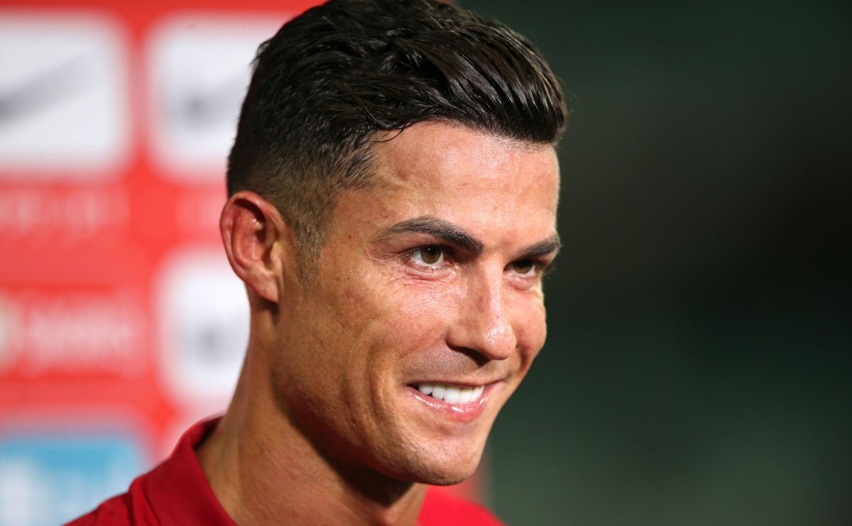 nb_cr7's tweet photo. في يوم واحد كشف لنا 

أن رونالدو على حق ..  

طرد تين هاغ 
سرقة البالون دور من فينيسيوس 

شريف و نزيهه وماعاش من يشكك فيك 

يا أبن البورتغييييييييز ❤️ https://t.co/qbIhf2nsVz