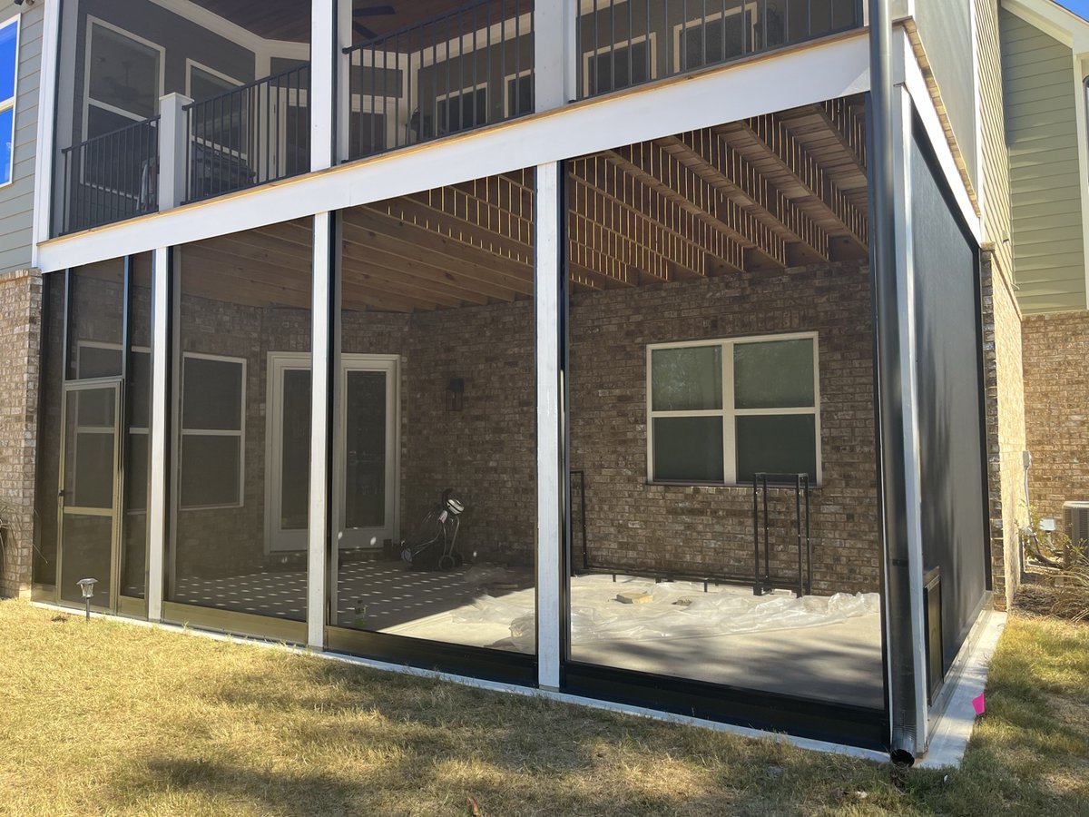 SMofGainesville's tweet image. Transform your porch into the ultimate outdoor living oasis with our large screen options! 💫 Enjoy the great view without compromising on that spacious, open feeling. Let&apos;s make your screen porch dreams come true! #OutdoorLiving #ScreenPorch #GreatView 🌿🏡✨