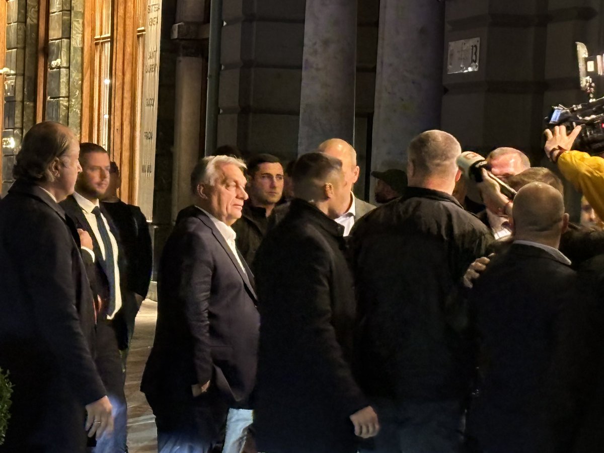 ragnarweilandt's tweet photo. Hungarian PM Viktor Orbán has arrived in Tbilisi, where protests are about to start https://t.co/zh80aN2pAW