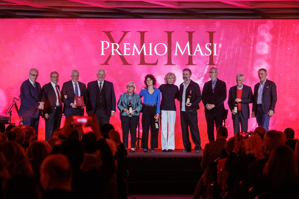 The award ceremony for the 43rd Masi Prize was held at Monteleone21. After signing the historic Amarone barrel in the Masi cellars, the prize winners took part in a talk show during which they shared their personal reflections on the theme “The Virtuous Circle of Beauty”.