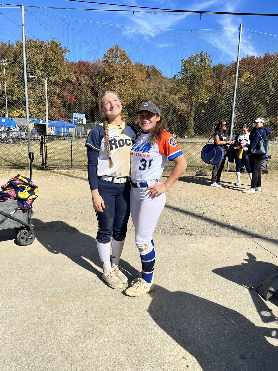 lundquist2025's tweet photo. Had such a fun time with my future @UConnSoftball teammate!! 🥳💙🐾
@AvaCalciano6 https://t.co/lNUujVbQ7D
