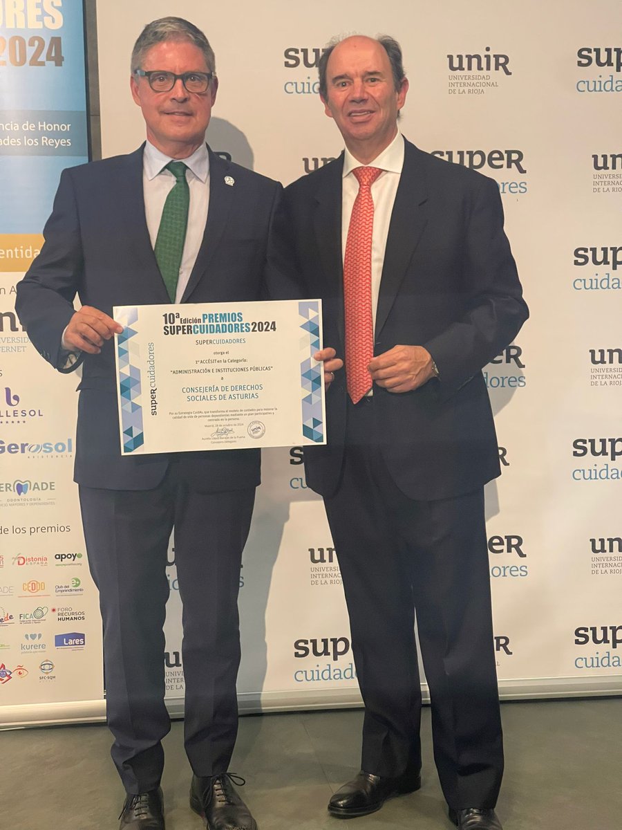 socialasturias_'s tweet photo. @EnRoNu  director general de Promoción de la Autonomía Personal y Mayores ha recogido el reconocimiento hoy en Madrid.
@GobAsturias https://t.co/MDZFqTRJ11