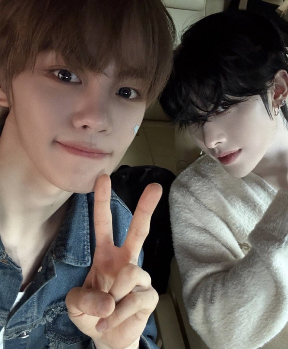 cr3ampuffs's tweet photo. 🐱🐶 Ricky pleasuring gyuvin secretly underneath the sheets ᶻ 𝗓 𐰁
Top: Gyuvin 
Bttm: Ricky 
repost 😞🤎 https://t.co/Ub75GMesOc
