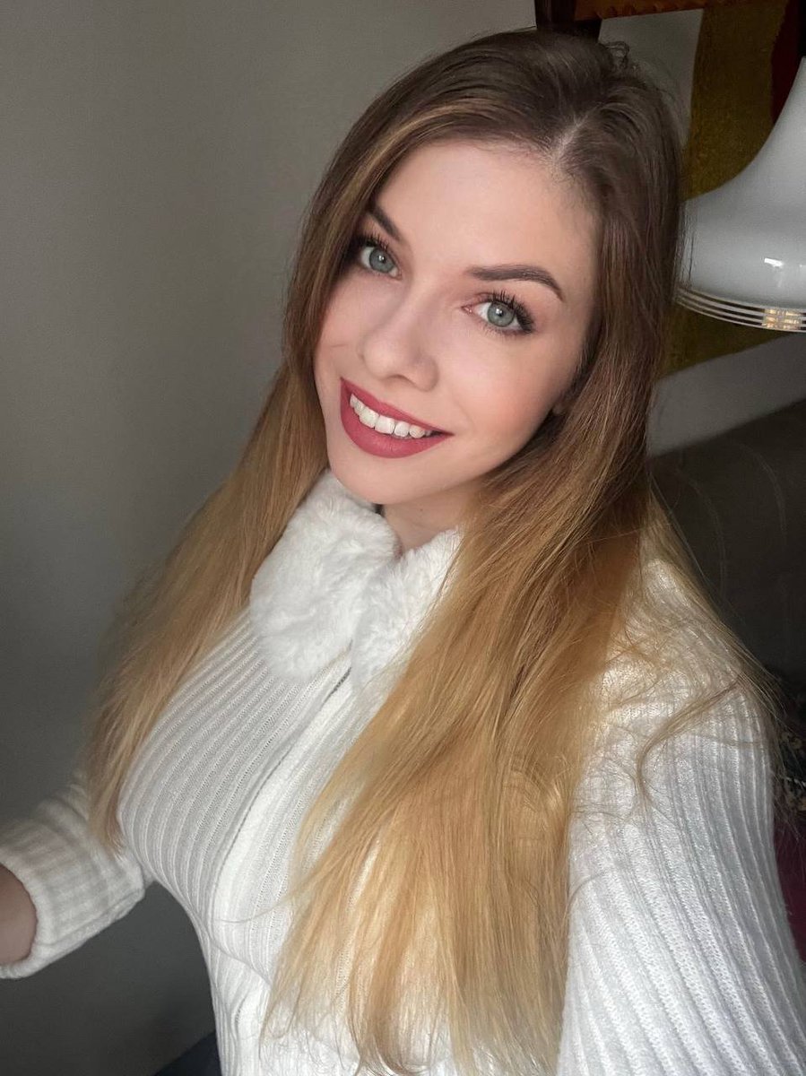 miaakitty_'s tweet photo. So who else is single? 😅 https://t.co/Tp3rYCkqGc