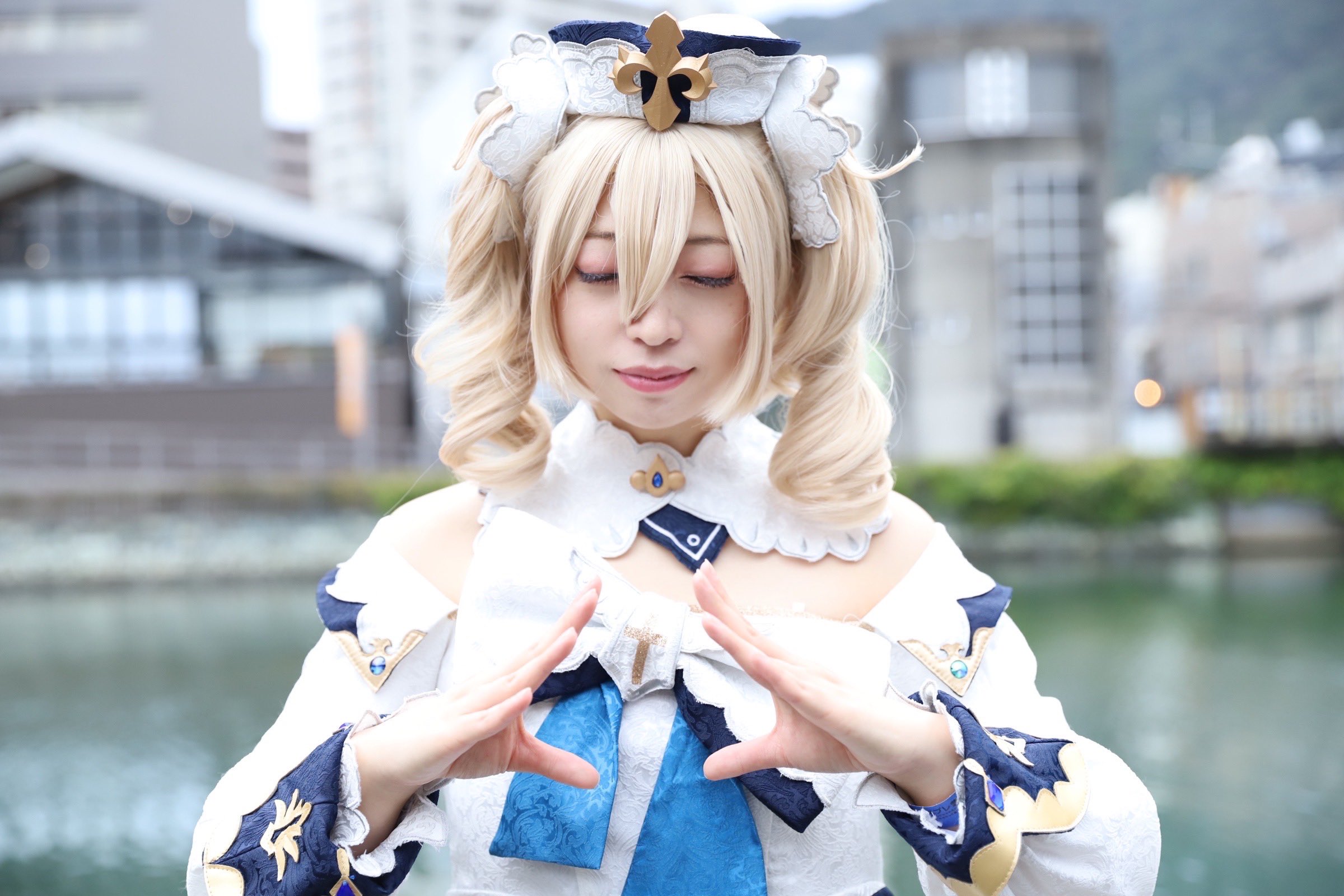 イブニングドレス 蝶 モチーフ パール キラキラ 光沢感 姫ドレス