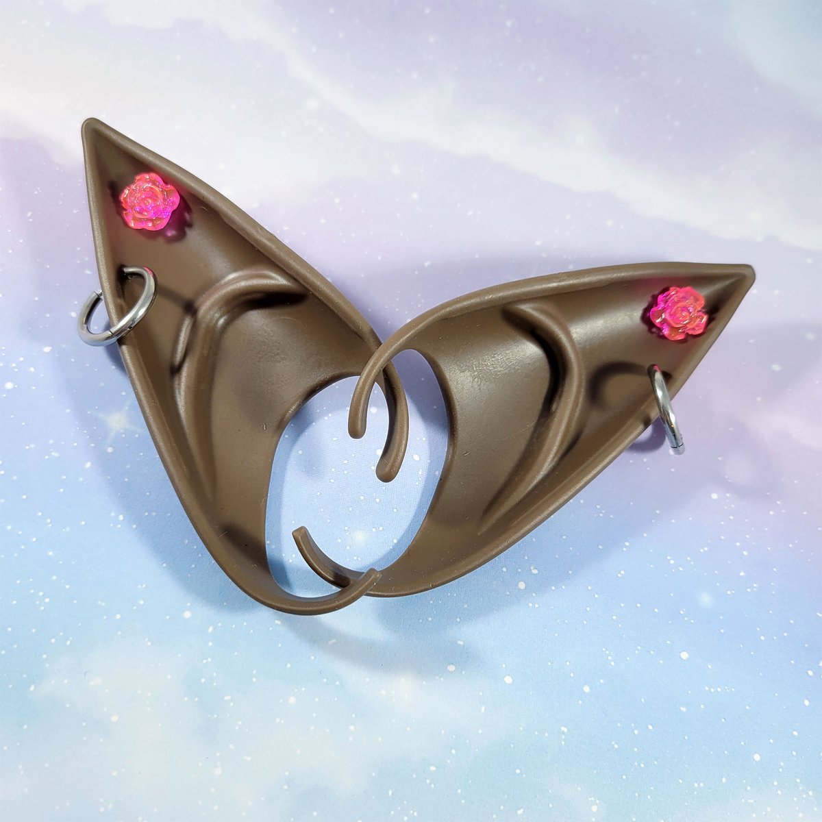 wildegeeks's tweet photo. This week, everything I have up at Strange &amp; Unusual is BRAND NEW. Necklaces, stickers, elf ears - I've got a little bit of everything, and people who are in the group get first dibs! https://t.co/W0s48aGmn1 https://t.co/EorKY8Jtdf