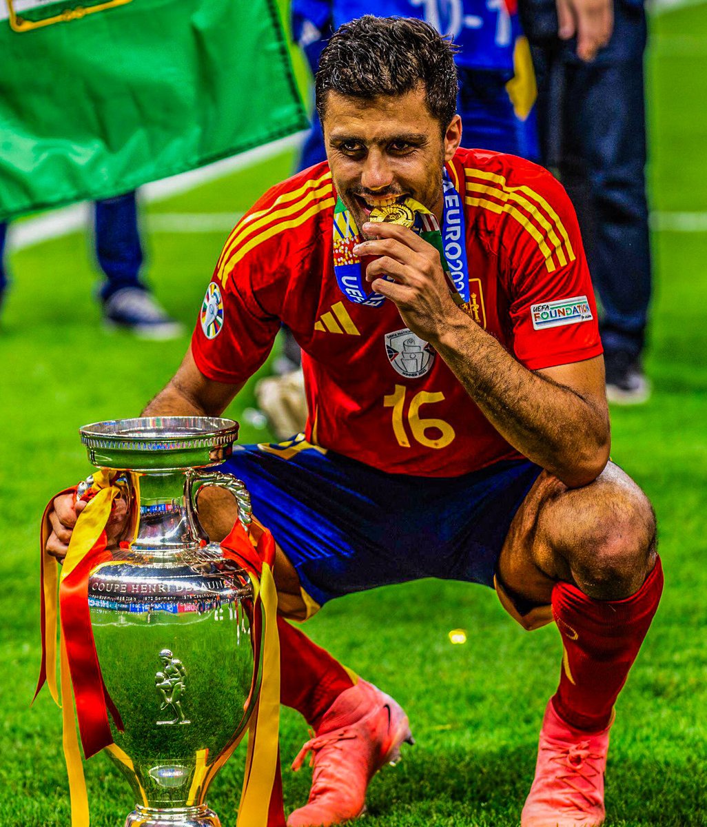 IvaanBlanco26's tweet photo. La falta de respeto del Real Madrid al segundo capitán de la Selección Española y que puede ganar el segundo balón de oro en la historia de España es absolutamente histórico. Esto va a quedar ya de por vida. https://t.co/H39e9Ptxsl