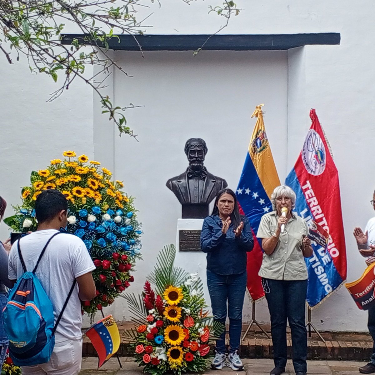 MisinRobinsonP2's tweet photo. ¡19 años Libres de Analfabetismo!

Nuestros Misioneros y Misioneras rendimos honores al Maestro Simón Rodríguez en sus 255 años de su natalicio en la Histórica Casa Cuadra de Bolivar en Caracas celebrando a la Patria Libre de Analfabetismo.

@NicolasMaduro 
@MPPEDUCACION https://t.co/UQgrSr1EMh