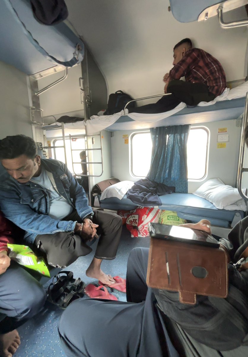 今日はアグラに移動しました。