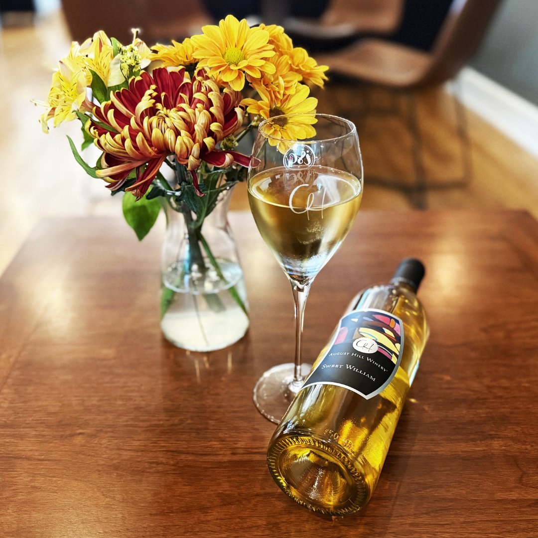 Who says Mondays can’t be sweet? Pour a glass, and ease into the week.🥂

#wine #winelover #mondaymotivation