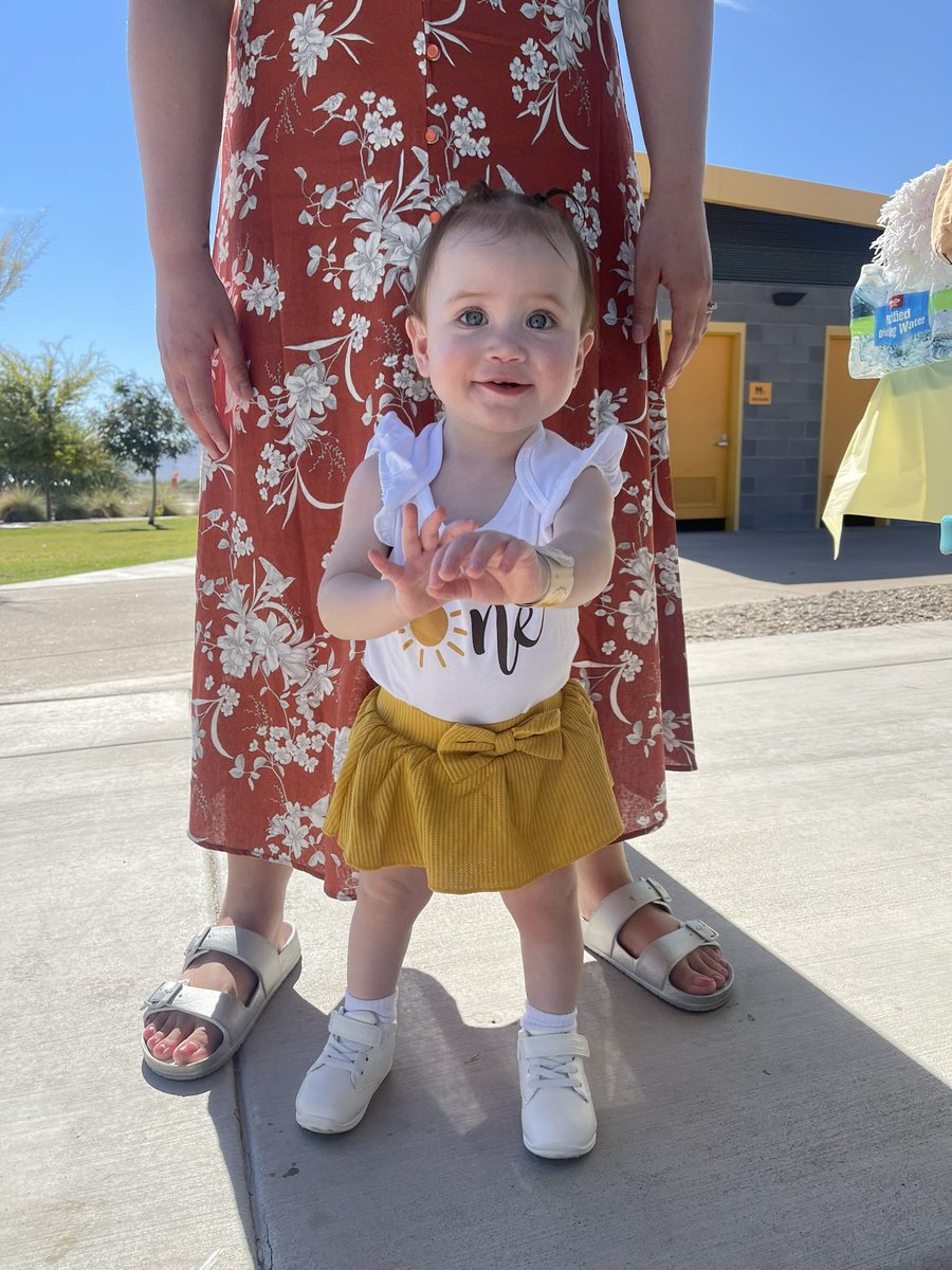 alysssabaaby's tweet photo. Our lil girl turned 1 and I’m not okay😭☀️🧡 https://t.co/cMEFRd7hrX