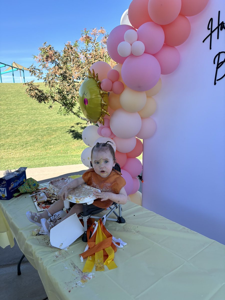 alysssabaaby's tweet photo. Our lil girl turned 1 and I’m not okay😭☀️🧡 https://t.co/cMEFRd7hrX