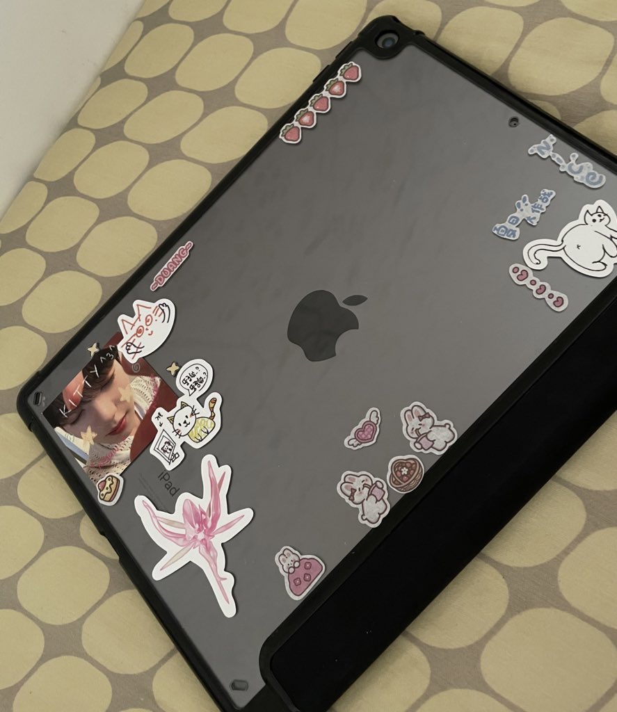 imnotinora's tweet photo. why can’t i post???( 

i updated my desktop’s case 🍂!! 
finally 🧋

#zerosetwt #ZEROSE_JAPAN #zerosetwt #reveluv #redvelvet https://t.co/iOg9g1YQnm