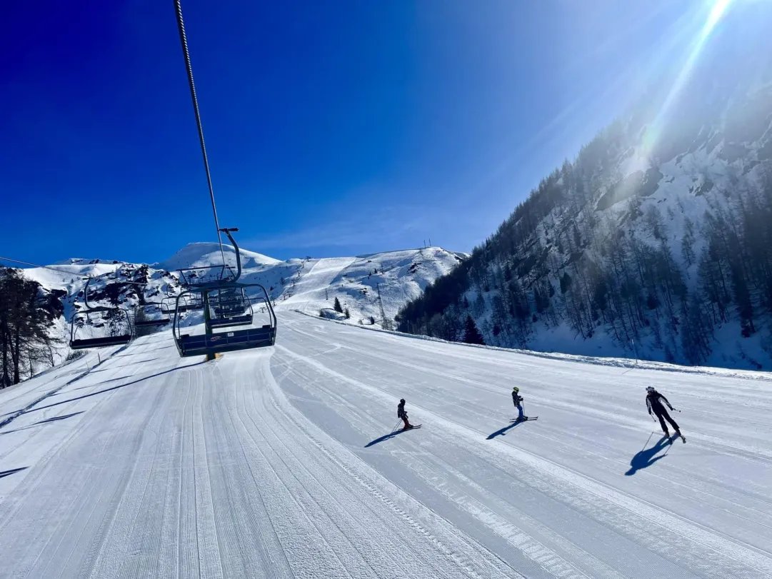 Stagione invernale 2024/2025, un unico skipass per sciare a Foppolo e Carona #lombardia #28Ottobre #foppolocaronaski dlvr.it/TFppj3