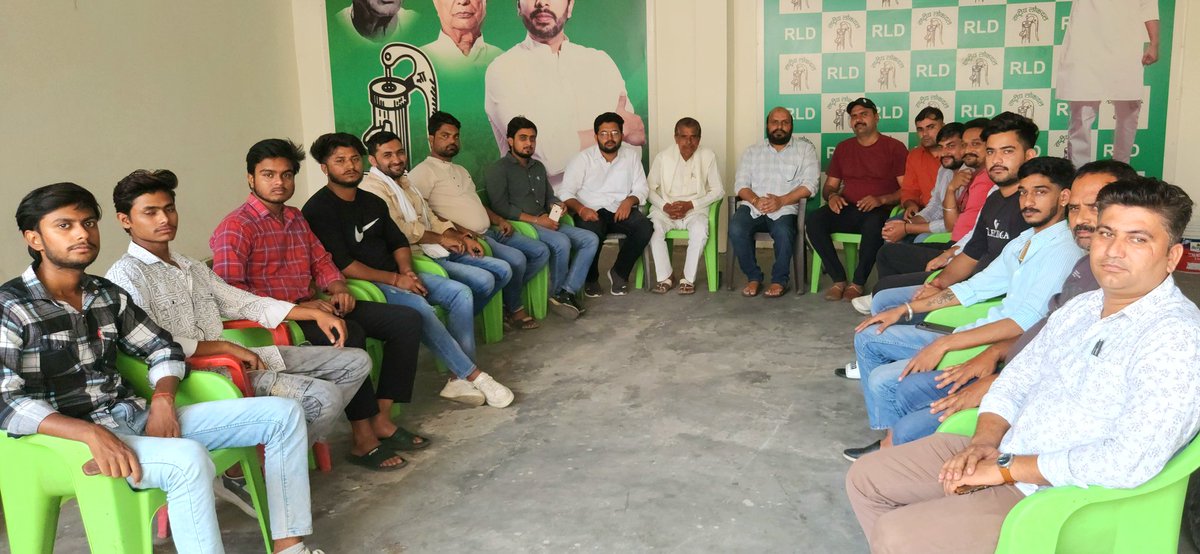 मीरापुर उपचुनाव को लेकर रालोद छात्रसभा पदाधिकारीयों की मीटिंग हुई,मीटिंग में मुख्य वक्ता रालोद के वरिष्ठ नेता <a href="/RldSudhir/">सुधीर भारतीय</a> जी रहे।सभी पदाधिकारीयों ने चुनाव में पुरजोर मेहनत कर प्रत्याशी को जीताने का संकल्प लिया। <a href="/jayantrld/">Jayant Singh</a> <a href="/Rajpalbalyan/">RAJPAL BALIYAN</a> <a href="/kadiyan0091/">Vikas Kadiyan</a> <a href="/drsanjeevbalyan/">Dr. Sanjeev Balyan</a> <a href="/AnilKumarMZN/">ANIL KUMAR</a>