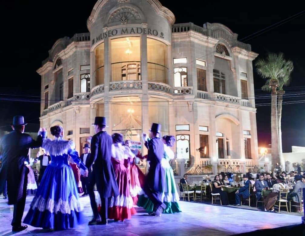 MarioAl31373348's tweet photo. #OFRECIÓ AYUNTAMIENTO #FIESTA DE #ÉPOCA CON CAUSA 

*Con la intención de adquirir un camión especial para el traslado a niños con discapacidad...

#lanotavirtual #sanpedrocoahuila https://t.co/y4FxDQtzox