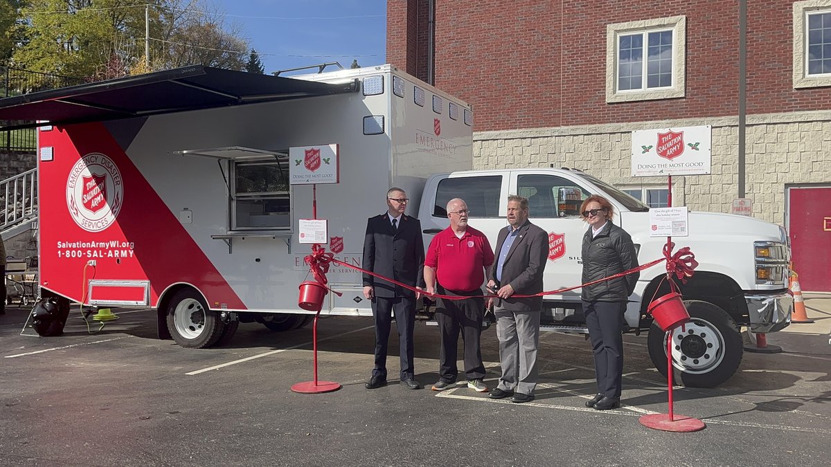 We unveiled our new emergency response vehicle (canteen) last week! It will be a hub for Salvation Army staff/volunteers responding to disasters across SE Wisconsin.
The canteen offers a kitchen on board to quickly serve first responders and disaster survivors on the scene.