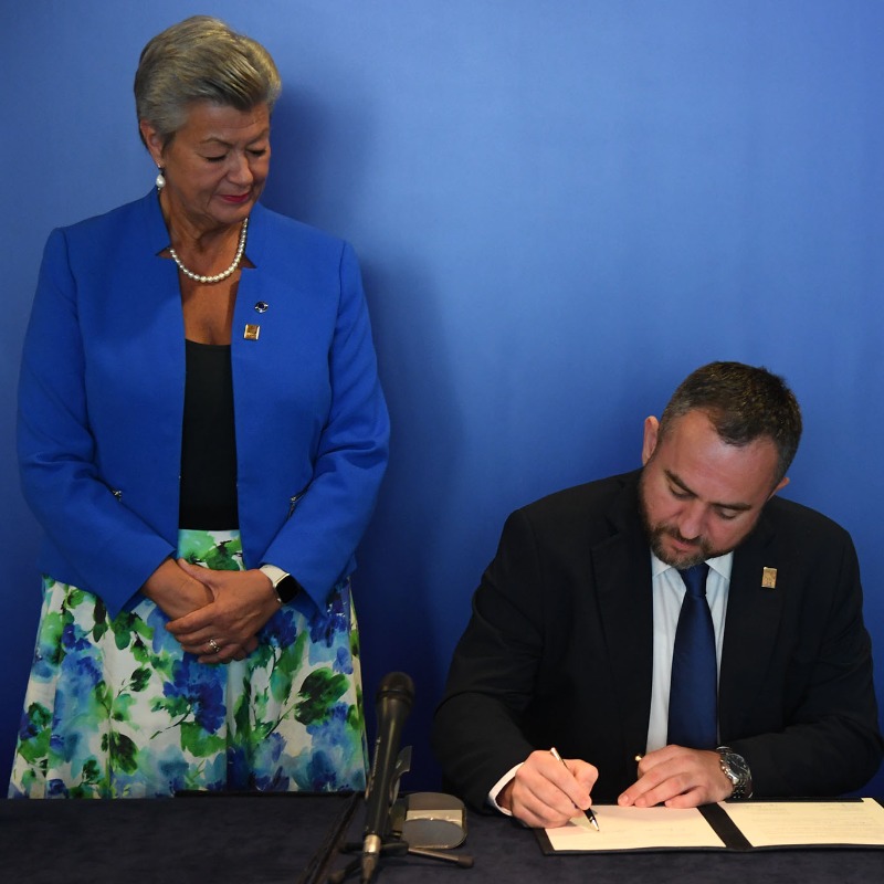 EUHomeAffairs's tweet photo. 🇲🇰 добредојдовте

✍️ Partnerships and collaboration are vital for managing #migrationEU effectively.

We are strengthening our cooperation with North Macedonia as it becomes an Observer Country to @EMNMigration. More details ↓ @YlvaJohansson