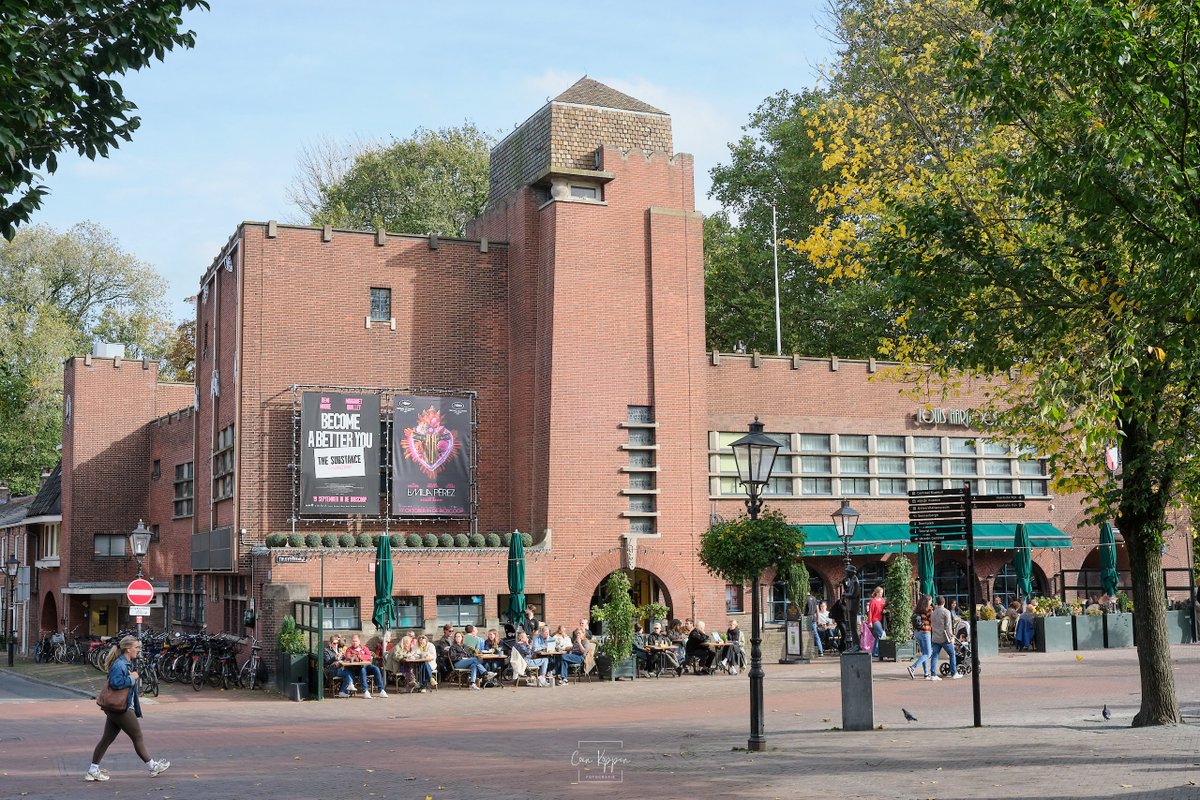 207/366 Dagelijks #Utrecht - Louis Hartlooper Complex

Het Louis Hartlooper Complex (LHC) is een filmtheater, cultureel centrum én horecagelegenheid gevestigd in een voormalig politiebureau. Het complex is een rijksmonument uit 1927 ontworpen door ... nl.wikipedia.org/wiki/Louis_Har…