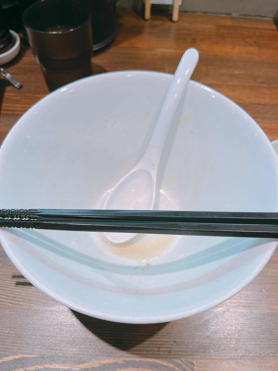 junichi01744250's tweet photo. お昼ごはーん
RAMEN N'nで醤油の「OGON」に温玉トッピング
温玉でつけ麺風に食べると美味いんだわ〜
#お昼ごはん #お昼ご飯 #ランチ #lunch #ラーメン #醤油 #ogon #温玉 #トッピング #ramenn https://t.co/TvEjhLbAQm