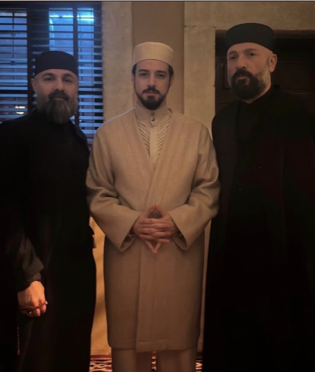 mariamkh1710's tweet photo. Sevgililer faniler Beklenen haber ❤️🔥📿🙏
#kizilgonclar #cüneyd #MertYazıcıoğlu #faniler https://t.co/5w7Lr54IQp