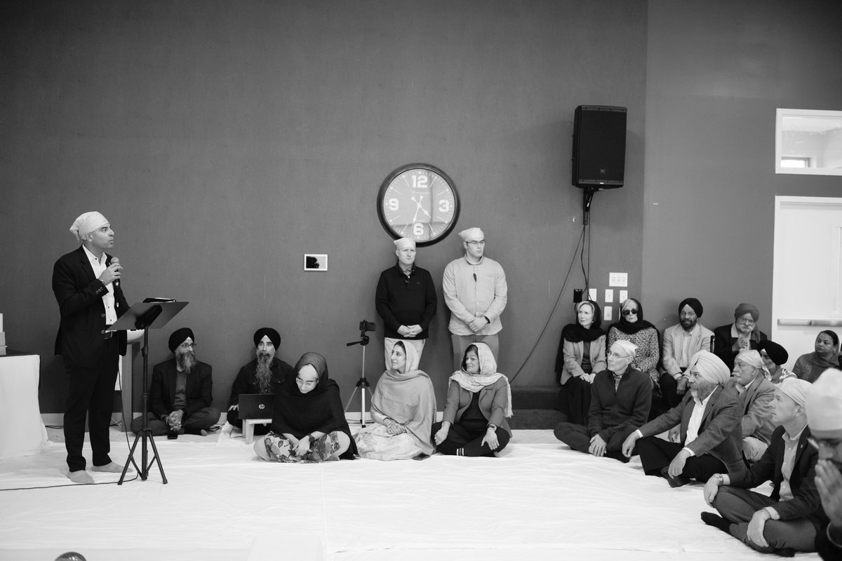 RanjeevPuri's tweet photo. We helped make history yesterday! 

It was an honor to help facilitate a historic visit with Mrs. @GwenWalz to our Sikh Gurdwara in Plymouth, Michigan. We spoke with hundreds of community members and highlighted the importance of peace and striving towards a humanity that uplifts every voice.