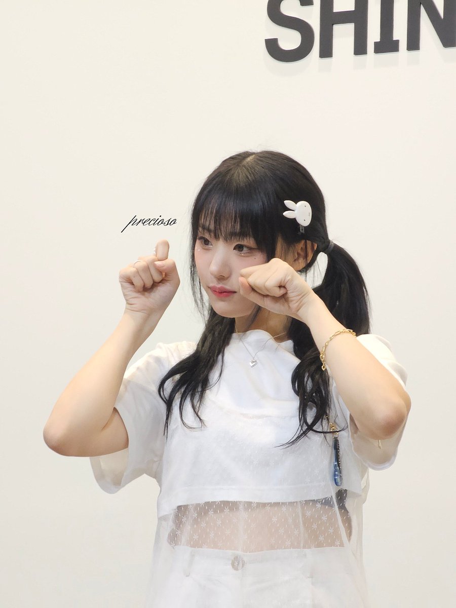 241027 케이팝스토어 히나 사진

 #qwer #큐더블유이알 #히나 #냥뇽녕냥 #hina @hapycb https://t.co/KNICBmrsTO