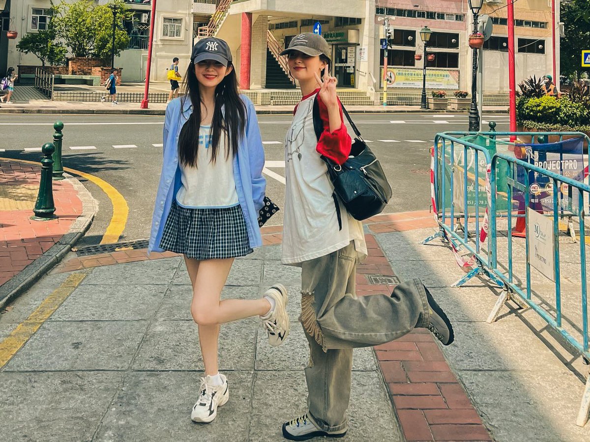 ilysb_ksg's tweet photo. “𝘐𝘧 𝘮𝘦𝘮𝘰𝘳𝘪𝘦𝘴 𝘤𝘰𝘶𝘭𝘥 𝘣𝘦 𝘤𝘢𝘯𝘯𝘦𝘥, 𝘸𝘰𝘶𝘭𝘥 𝘵𝘩𝘦𝘺 𝘢𝘭𝘴𝘰 𝘩𝘢𝘷𝘦 𝘦𝘹𝘱𝘪𝘳𝘺 𝘥𝘢𝘵𝘦𝘴? 𝘐𝘧 𝘴𝘰, 𝘐 𝘩𝘰𝘱𝘦 𝘵𝘩𝘦𝘺 𝘭𝘢𝘴𝘵 𝘧𝘰𝘳 𝘤𝘦𝘯𝘵𝘶𝘳𝘪𝘦𝘴.” — 𝘊𝘩𝘶𝘯𝘨𝘬𝘪𝘯𝘨 𝘌𝘹𝘱𝘳𝘦𝘴𝘴 (1994) https://t.co/fxqwyIo0ZJ