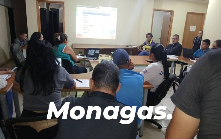 MonagasComunas's tweet photo. 📢 || Este #28deOct, Autoridad Única de Comunas en el estado #Monagas, Julio Castillo,sostiene reunión con equipo de @ComunasVE_ y sus entes adscritos,para evaluar los avances de los proyectos de la Consulta Popular y organizar tareas relacionadas con el poder popular organizado. https://t.co/WtrrWu0KXe
