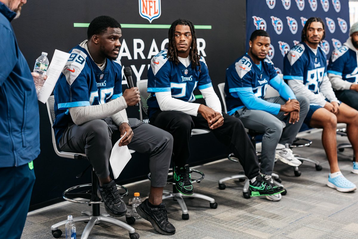 Titans Community (@titanscommunity) on Twitter photo Inspiring the next generation of athletes👏
<a href="/Titans/">Tennessee Titans</a> players & <a href="/TitansCheers/">Titans Cheerleaders</a> visited Centennial HS for an <a href="/EVERFI/">EVERFI</a> Character Playbook event, where they discussed the importance of mental wellness & shared their own personal journeys with the student-athletes!
#WinServeEntertain Inspiring the next generation of athletes👏
<a href="/Titans/">Tennessee Titans</a> players & <a href="/TitansCheers/">Titans Cheerleaders</a> visited Centennial HS for an <a href="/EVERFI/">EVERFI</a> Character Playbook event, where they discussed the importance of mental wellness & shared their own personal journeys with the student-athletes!
#WinServeEntertain