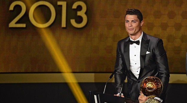 _Futbolero_'s tweet photo. Que Rodri gane el Balón de Oro no es un robo. El robo fue en 2013 cuando se lo dieron a Cristiano Ronaldo después de no ganar absolutamente nada. Ahí no lloraban los madridistas, ¿eh? https://t.co/rtFJ2Xwef6