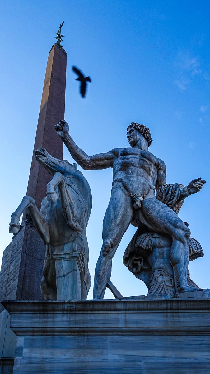 salviamoroma's tweet photo. L'obelisco del #Quirinale è uno dei 13 obelischi di #Roma, è situato al centro della fontana dei Dioscuri. Alto circa 15 metri, raggiunge i 29 metri con il basamento. Realizzato in #Egitto in granito rosso di #Assuan, fu trasportato a Roma nel I secolo d.C .jpg https://t.co/fN82qX27xw