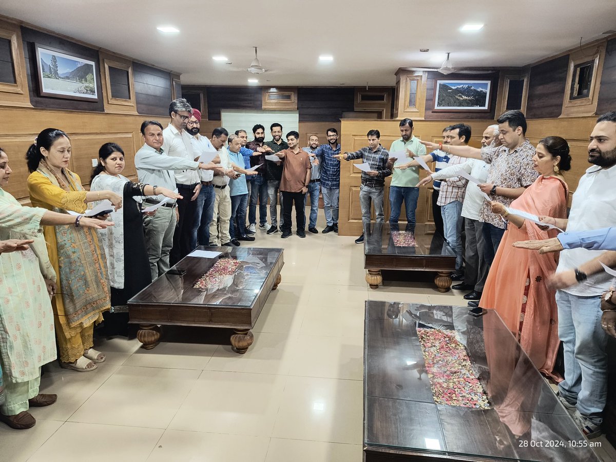 IndCom_DirJammu's tweet photo. Integrity pledge administered to the Officials of the Directorate of Industries and Commerce at Jawahar Lal Nehru Udyog Bhawan Jammu @ManhasArun @diprjk @DPIITGoI @JammuGm @manojgandotra @PIB_India @PrevestDenPro_ @statevision10 https://t.co/XFHKu69TuZ