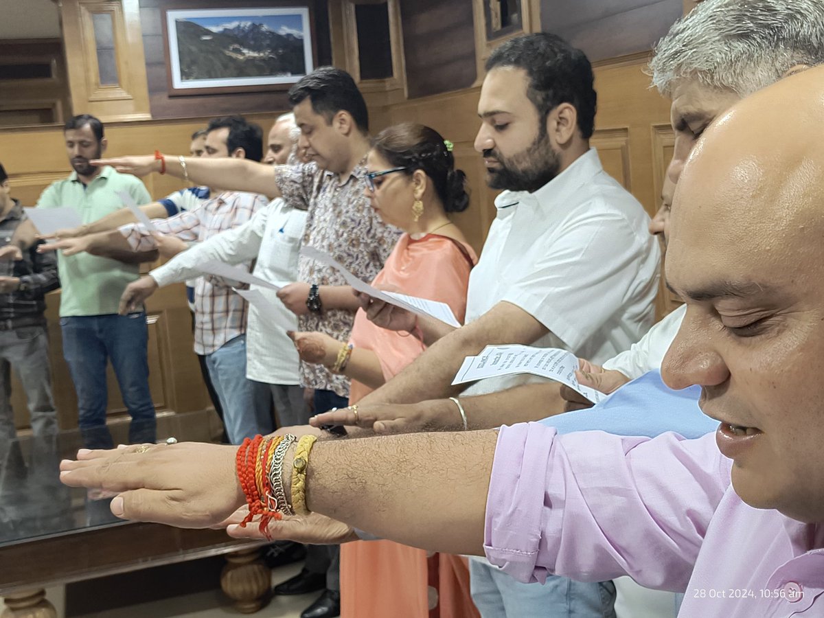 Integrity pledge administered to the Officials of the Directorate of Industries and Commerce at Jawahar Lal Nehru Udyog Bhawan Jammu <a href="/ManhasArun/">ARUN</a> <a href="/diprjk/">Information & PR, J&K</a> <a href="/DPIITGoI/">DPIIT India</a> <a href="/JammuGm/">GM DIC JAMMU</a> <a href="/manojgandotra/">Manoj</a> <a href="/PIB_India/">PIB India</a> <a href="/PrevestDenPro_/">Prevest DenPro</a> <a href="/statevision10/">StateVision Daily English Newspaper</a>