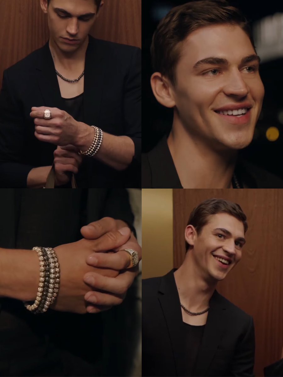 maxtonrivalry's tweet photo. OMG HERO https://t.co/KDGk4ZWfzo