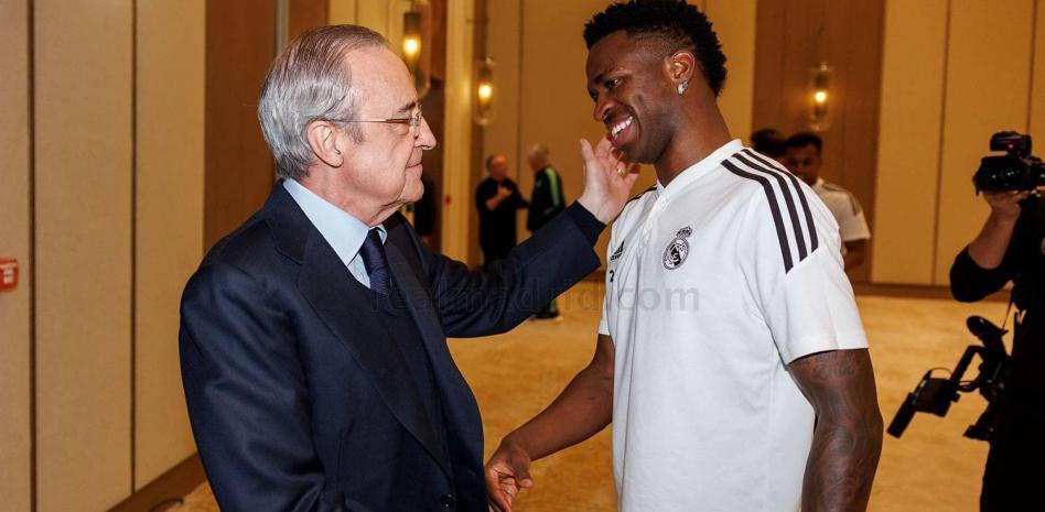 FonsiLoaiza's tweet photo. Hoy, el Real Madrid se ha negado a acudir a la Gala del Balón de Oro tras enterarse que el premio no lo ganará Vinicius. Florentino Pérez ha cancelado el vuelo con 50 invitados y la emisión del programa especial de 5 horas en Real Madrid Televisión. https://t.co/yCrF3ygwpT