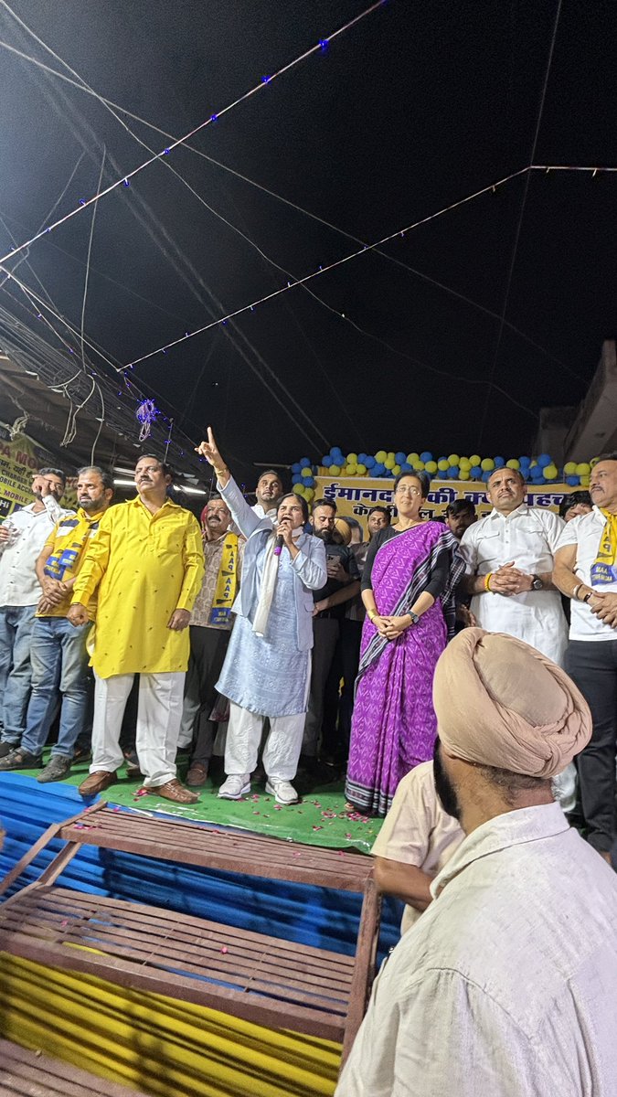 AAPJatteen33's tweet photo. हरि नगर विधानसभा में पदयात्रा और लोगों से CM @AtishiAAP का संवाद...
@AamAadmiParty #salfie https://t.co/Gvb4KbipfE