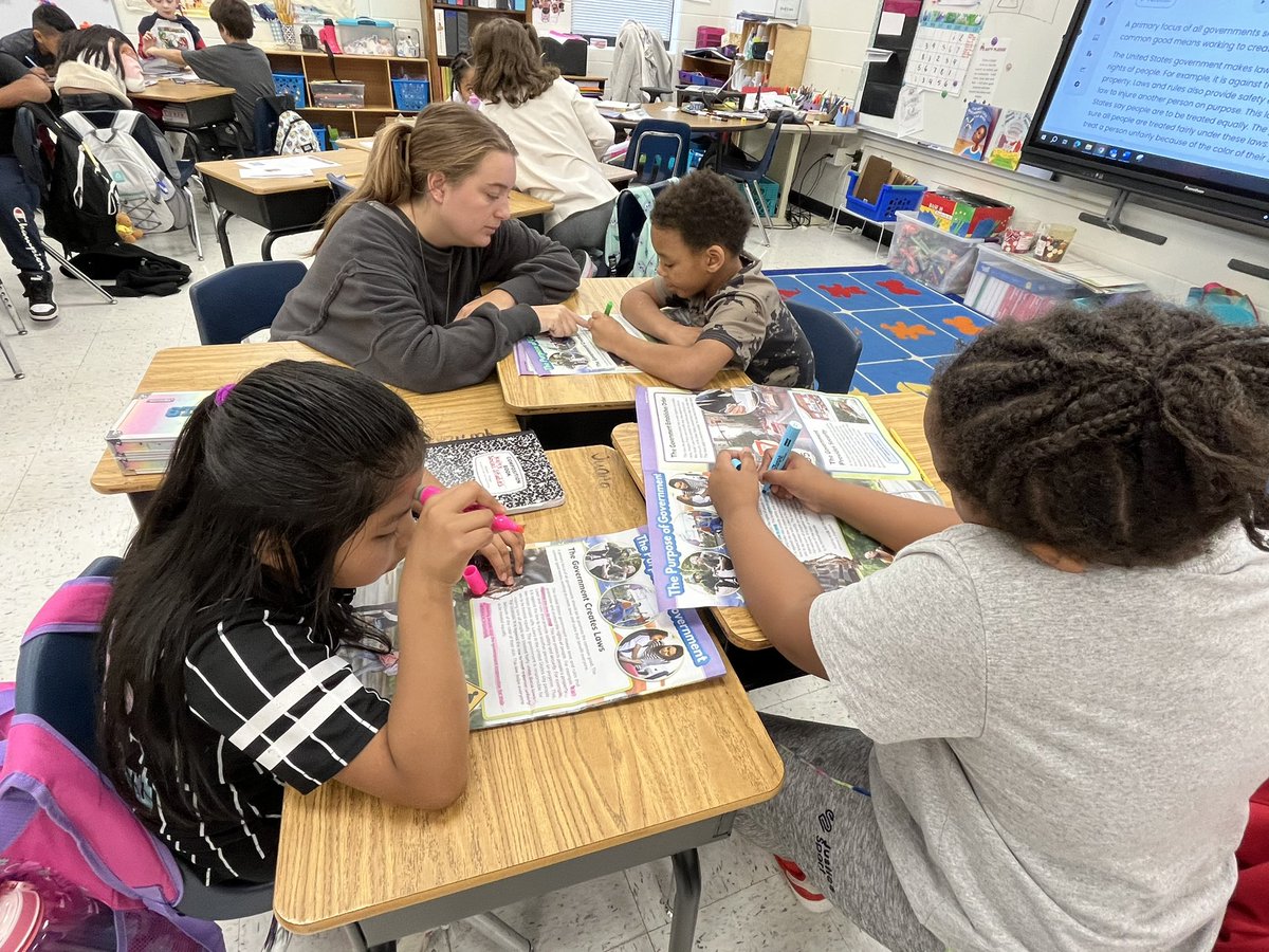 Third grade #Hasty_huskies collaborating and annotating text to investigate the elements of our democracy
#annotatingtext #elevatetheexcellence #learningisajourney