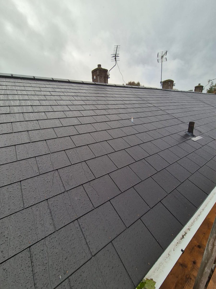 Roofing refurbishment works progressing well across Welwyn &amp; Hatfield BC on behalf of Equans UK &amp; Ireland.

Our scope includes removing existing coverings and installing new, complete with loft insulation, roofline and rainwater systems.

70 properties completed to date🙏