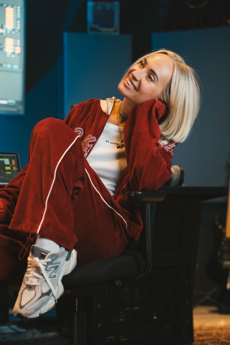 It's cold outside, so perfect time to come back to the studio and stuck here for a while:) New Music Alert*** #yulianiko #studio #time #music #update