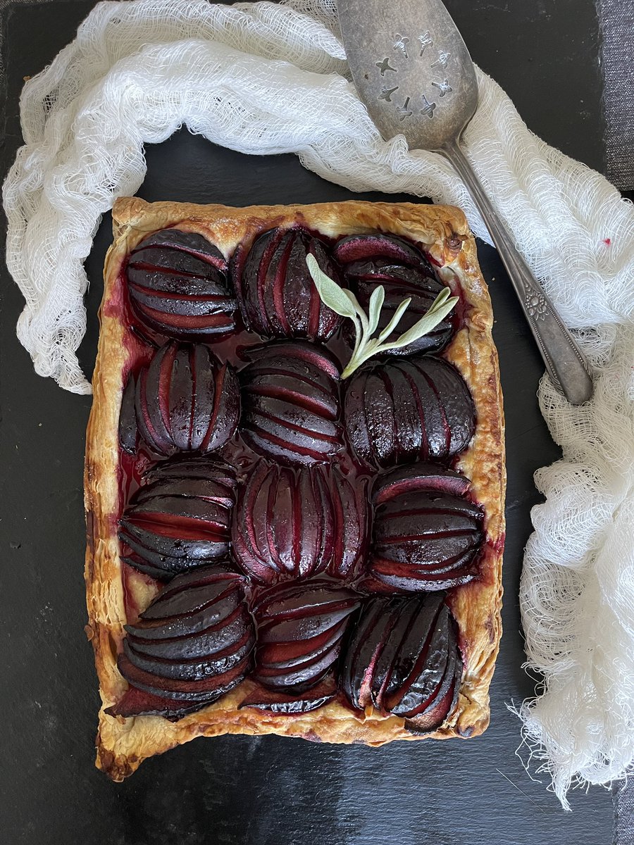 Dark and delicious… this plum tart sets the perfect mood for fall! 💜 More info at instagram.com/p/DBoieiuPc31/…