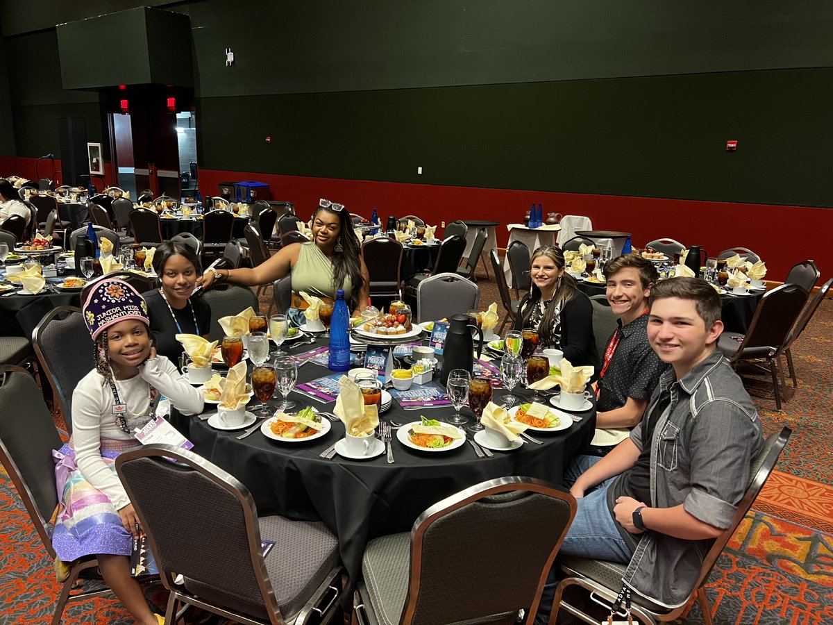 itswondrnation's tweet image. Wondr Nation was honored to be a Cedar Sponsor at the @AISES National Conference in San Antonio! 🌐 Our team had an amazing time attending inspiring panels and events, learning new things and making connecting with Indigenous STEM leaders.  #nativeinstem #AISES