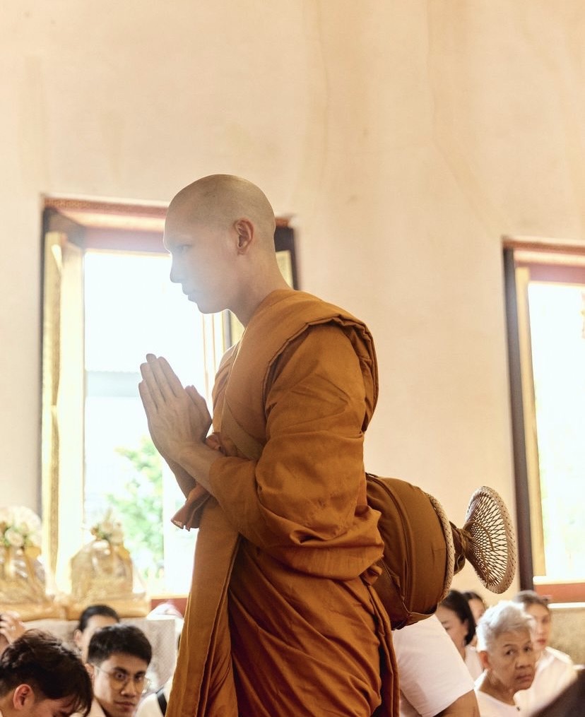 tvpoolsocial's tweet photo. พระมิว เผย อาตมาขอขอบคุณโยมที่มาร่วมงานอุปสมบทครั้งนี้

อาตมาขอขอบคุณโยมที่มาร่วมงานอุปสมบทครั้งนี้ หลังจากนี้อาตมาจะลดการโพสรูป เพื่อตั้งใจกับการศึกษาพระธรรม คาดว่าจะลงเมื่อเห็นควรอยากสื่อสารเพียงเท่านั้น โพสเกี่ยวกับงาน หลังจากนี้ จะเป็นโพสที่แอดมินทำหน้าที่ลงให้ เช่นงานที่สืบเนื่องมา จากก่อนอุปสมบท  #MewSuppasit #มิวศุภศิษฏ์ 
#ปุญญวัฑฒโนภิกขุ