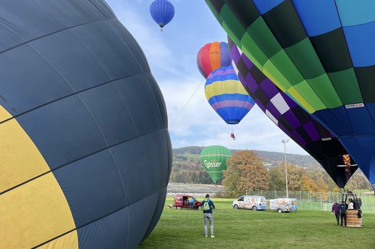 Ballonvaartclub's tweet photo. Indian Summer #Stubenberg is van start 🙂 https://t.co/GcxqLYY3fC