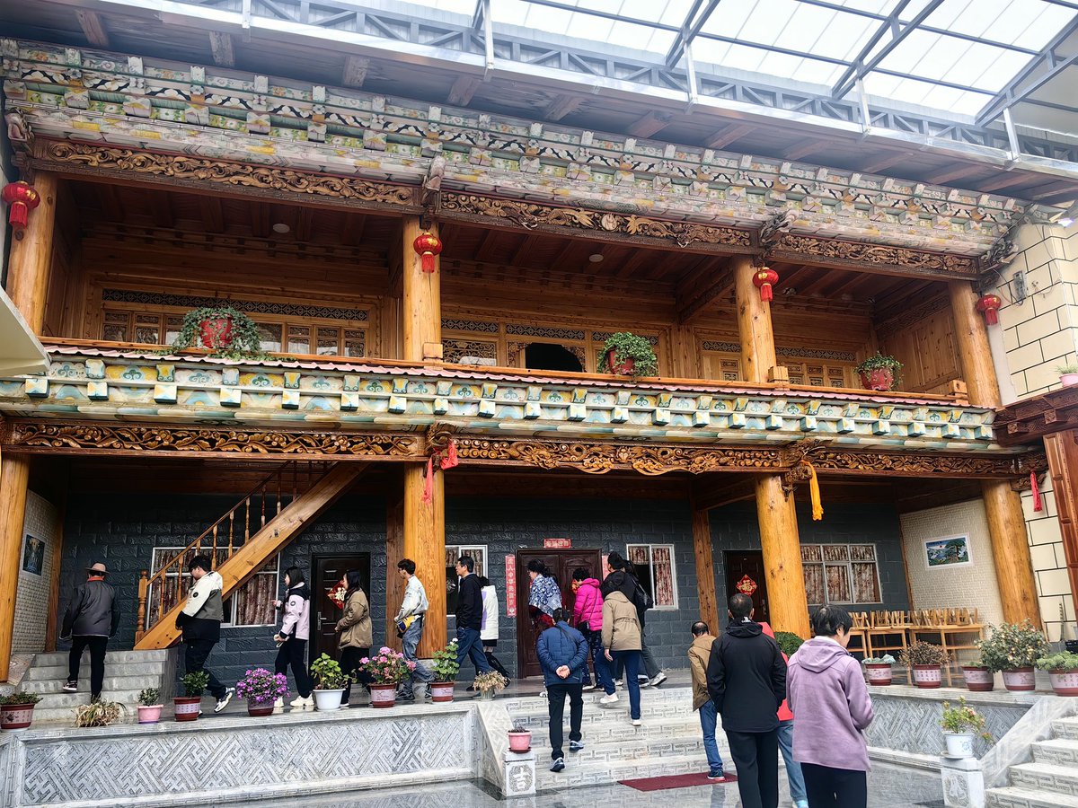 云南少数民族的居住条件比我想象的好多了，第一次去藏民家，感觉比沿海发达地区的别墅还要豪华。 https://t.co/6yO45QNWP0