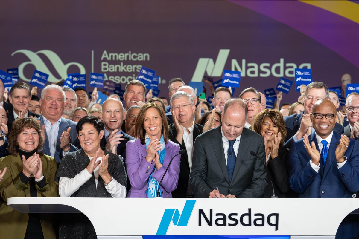 NasdaqExchange's tweet photo. 🏦 The American Bankers Association is the united voice of America’s banks.

🔔 Today, we're honored to host a special @NasdaqExchange Opening Bell to kick off the ABA Annual Banking Conference!

🤝 Delighted to be your longstanding partner, @ABABankers. #ABAAnnual https://t.co/d2QI543GMv