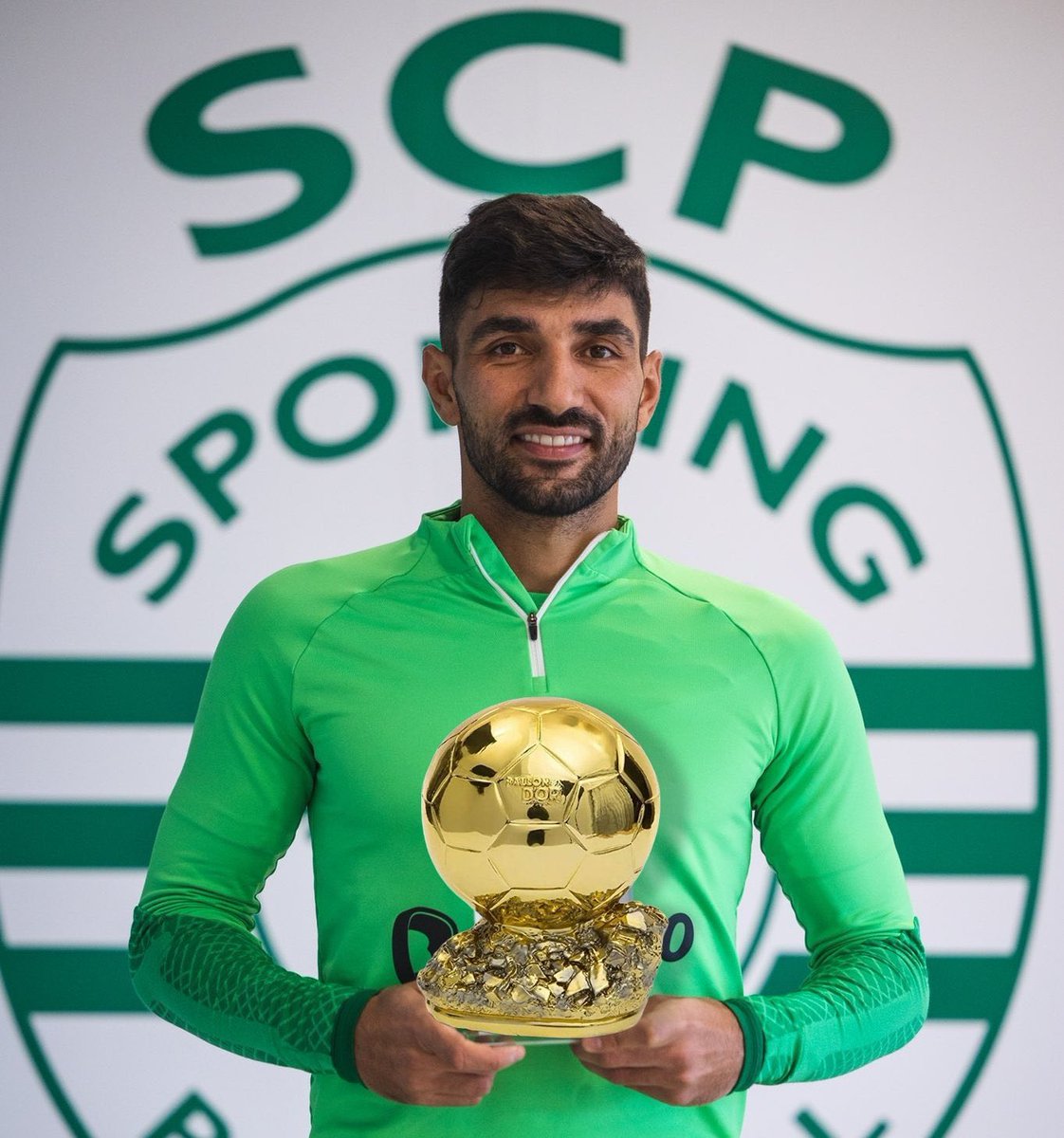 BREAKING: Ricardo Esgaio will NOT travel to Paris as Sporting know he will not win the Balon D’or. 

Robbed