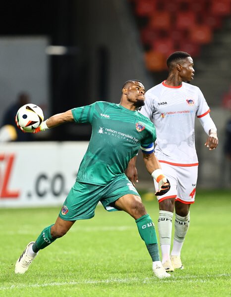 We try again! If it doesn’t work out, we keep trying. Great team performance, clean sheet and 3 points. 

#Nwabali #SafeHands #believe