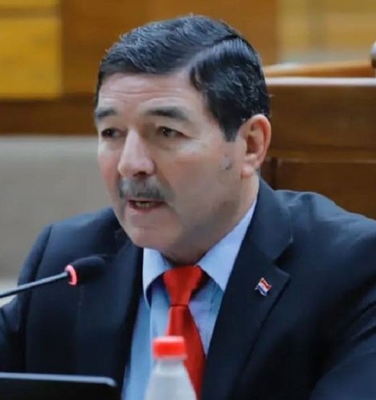 patriciavargasq's tweet photo. Sen.Carlos Nuñez (ANR) con patrimonio de casi G. 4.000 millones se niega a dar trabajo, en sus negocios privados, a su hija. 

La bachiller Clarissa Núñez Monjagatta (32), es otra nombrada por Bachi Núñez con G. 11 millones.

Debate de modificación de CN, podría ser globo sonda. https://t.co/wEFy5ZWfNW