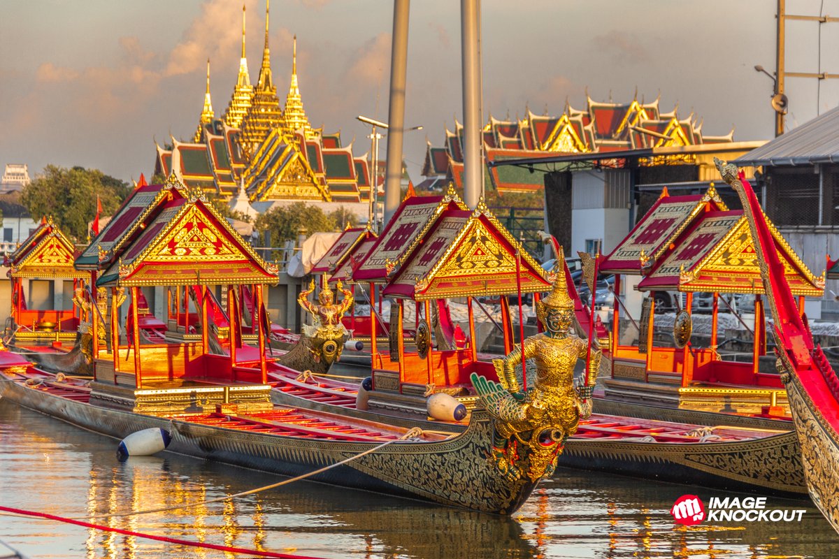 cabertiger's tweet photo. บรรยากาศยามเย็น  ขบวนเรือ ณ อู่ทหารเรือธนบุรี
.
"Seeing the #RoyalBargeProcession  is rare and uncertain—maybe in 5 years, the King’s 77th birthday, or Bangkok’s 250th anniversary in 2032."

#เรือพระที่นั่ง #ขบวนพยุหยาตราทางชลมารค #กองทัพเรือ #BANGKOK #Thailand  #เรือพระราชพิธี https://t.co/ZE24n3eQV3